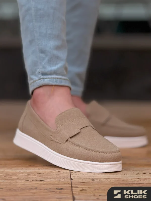 mocassin