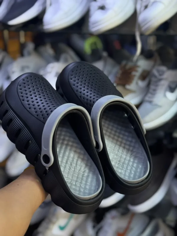 Crocs — image 4